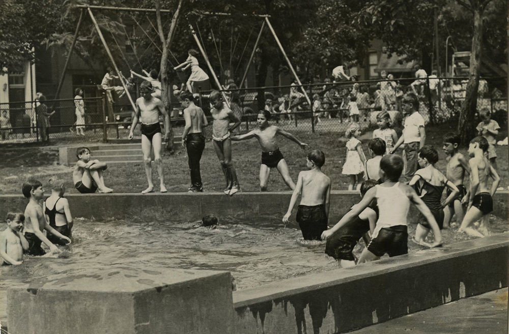 1939: Wading pool